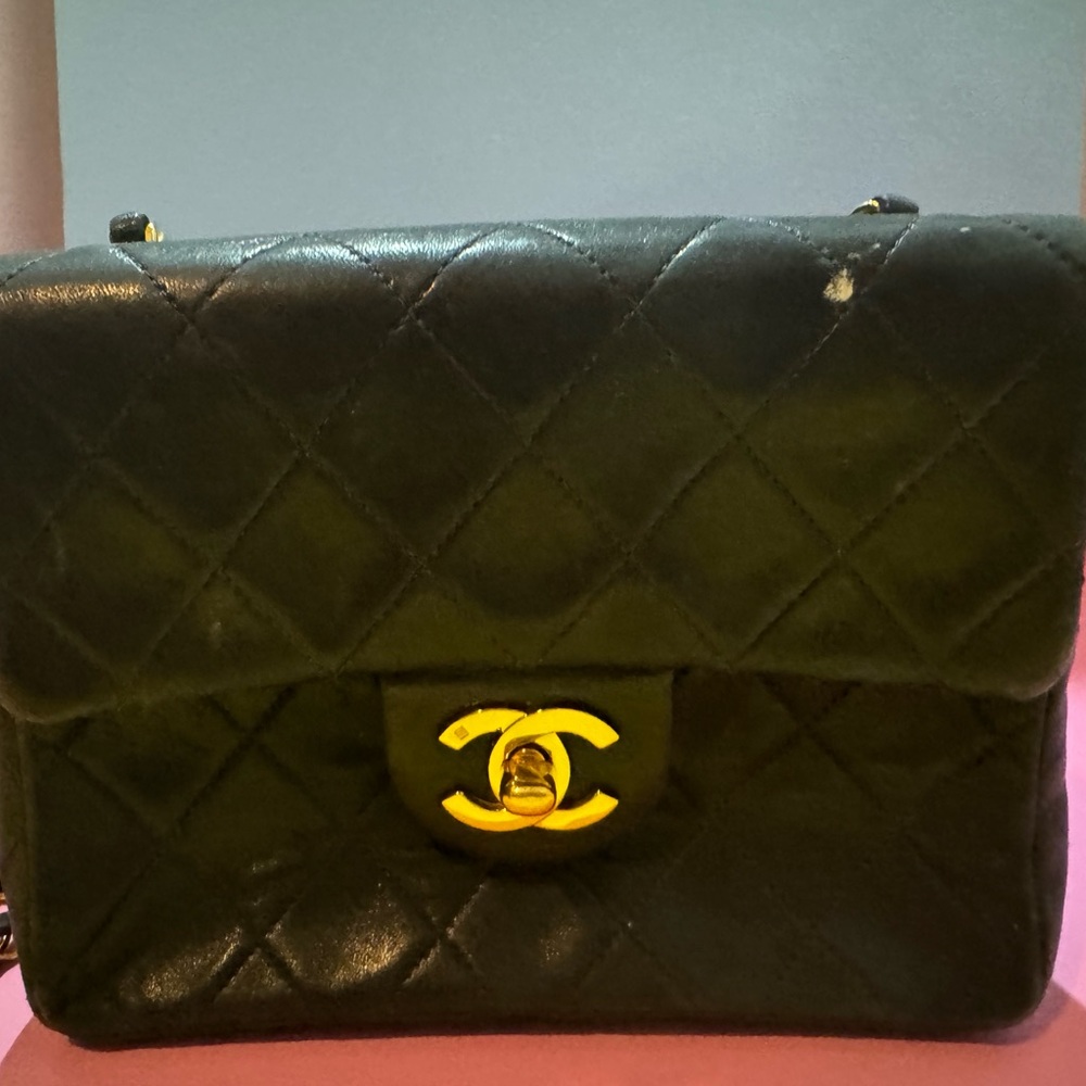 Chanel Purse. Small navy blue leather.